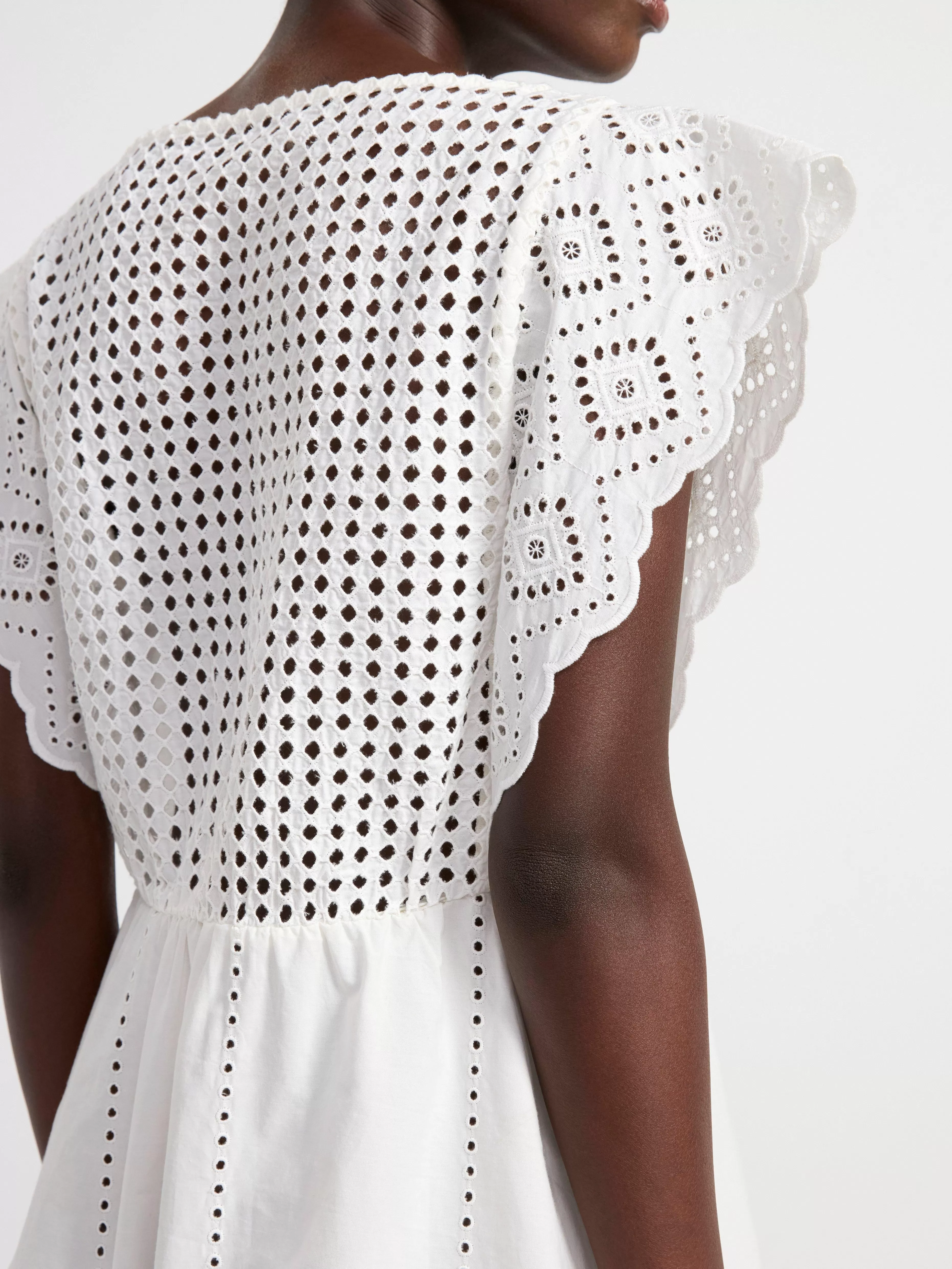 Dam Lindex Broderie Anglaise Klanning – Curated By Elsa & Sofia