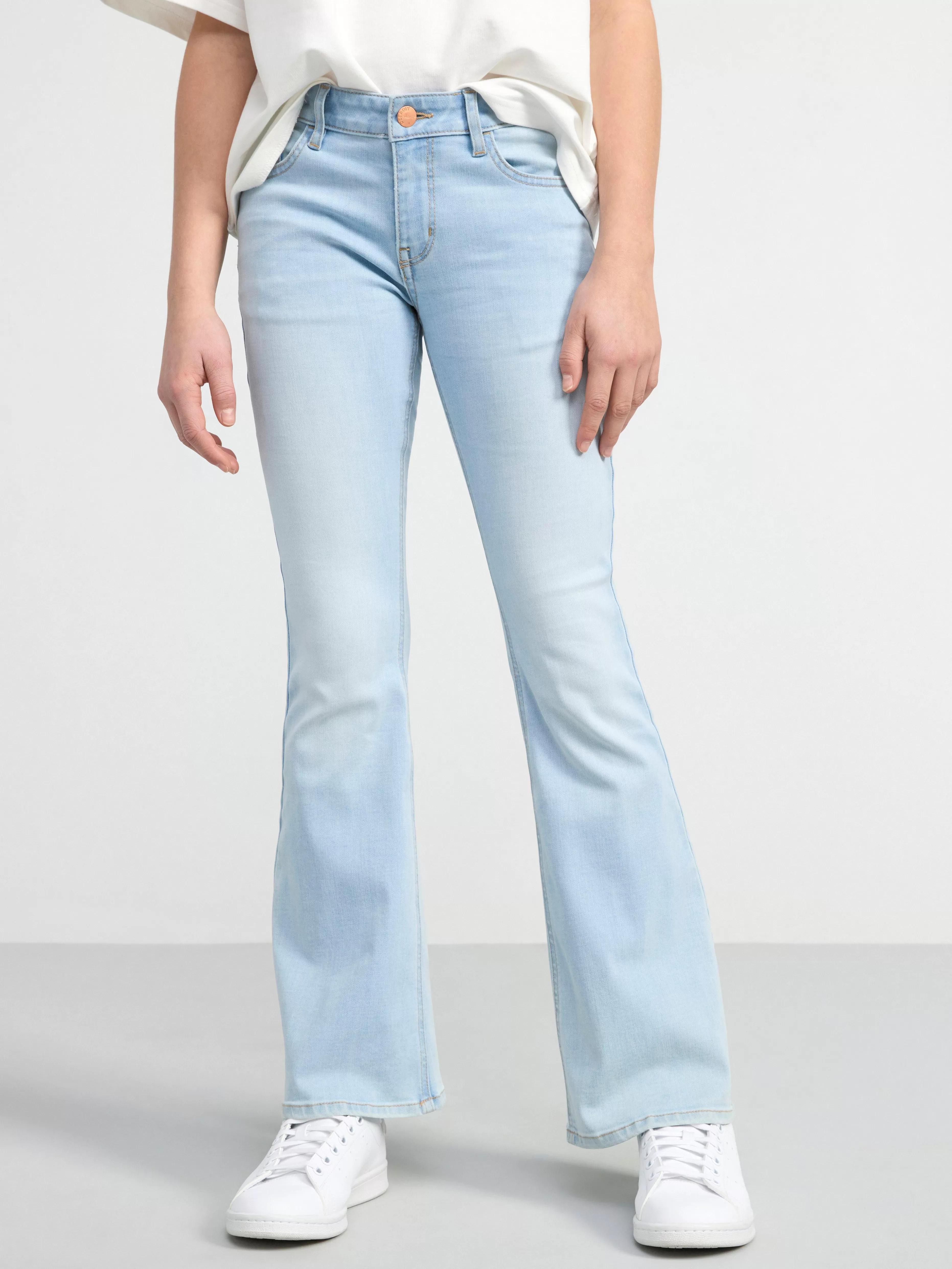 Barn Lindex Freja Jeans Med Utsvangt Ben, Superstretch Och Normalhog Midja