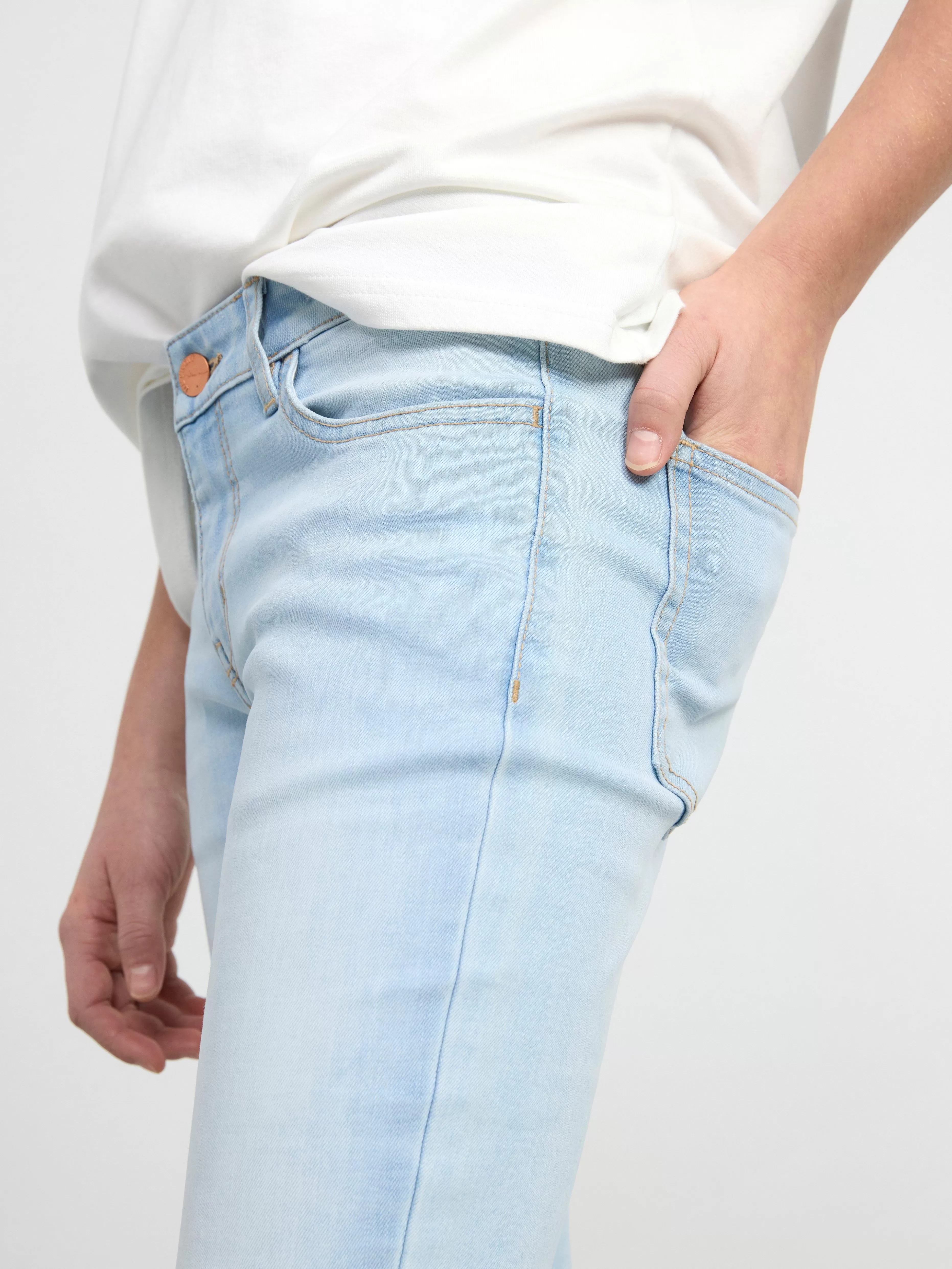 Barn Lindex Freja Jeans Med Utsvangt Ben, Superstretch Och Normalhog Midja