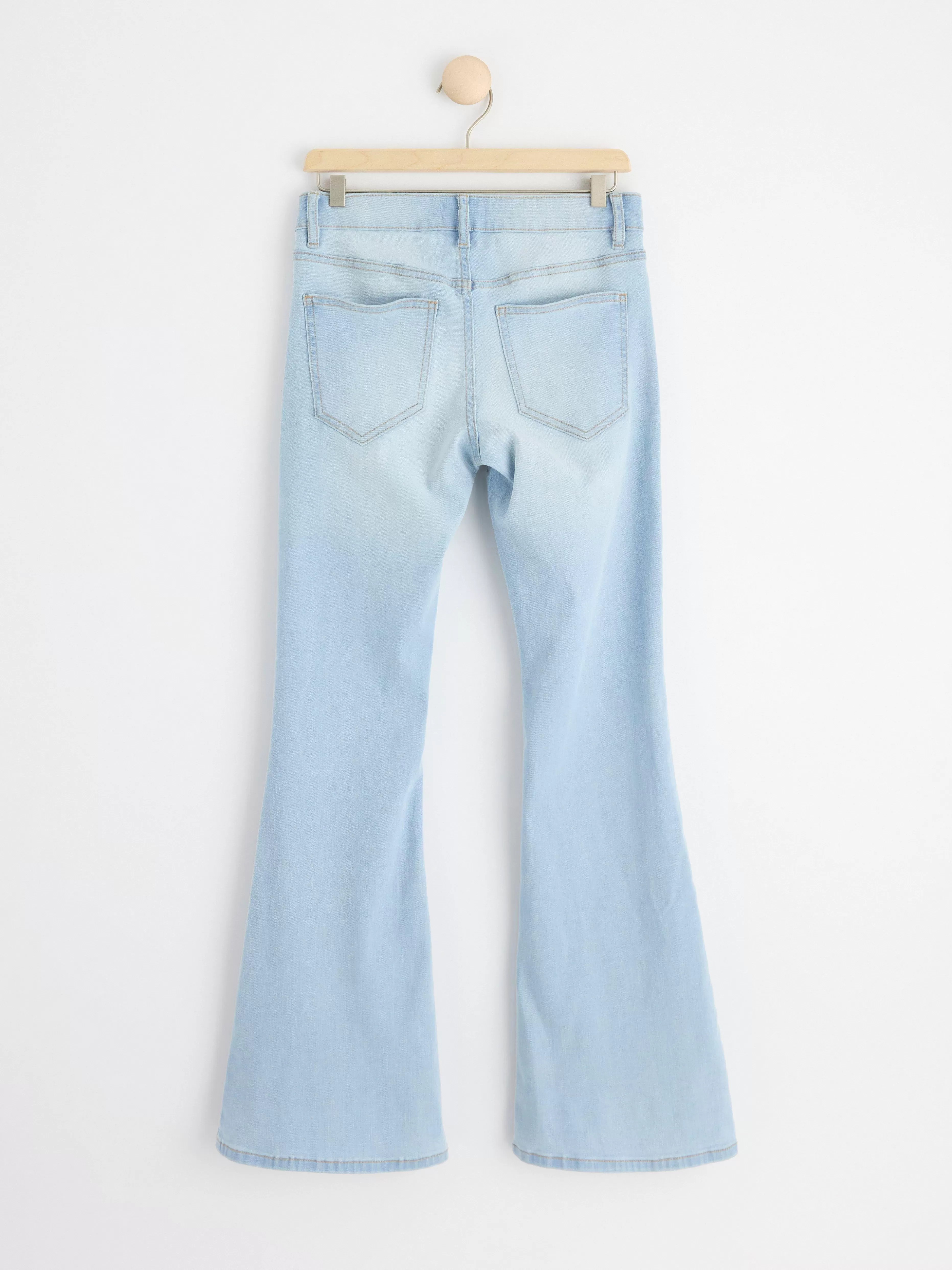 Barn Lindex Freja Jeans Med Utsvangt Ben, Superstretch Och Normalhog Midja