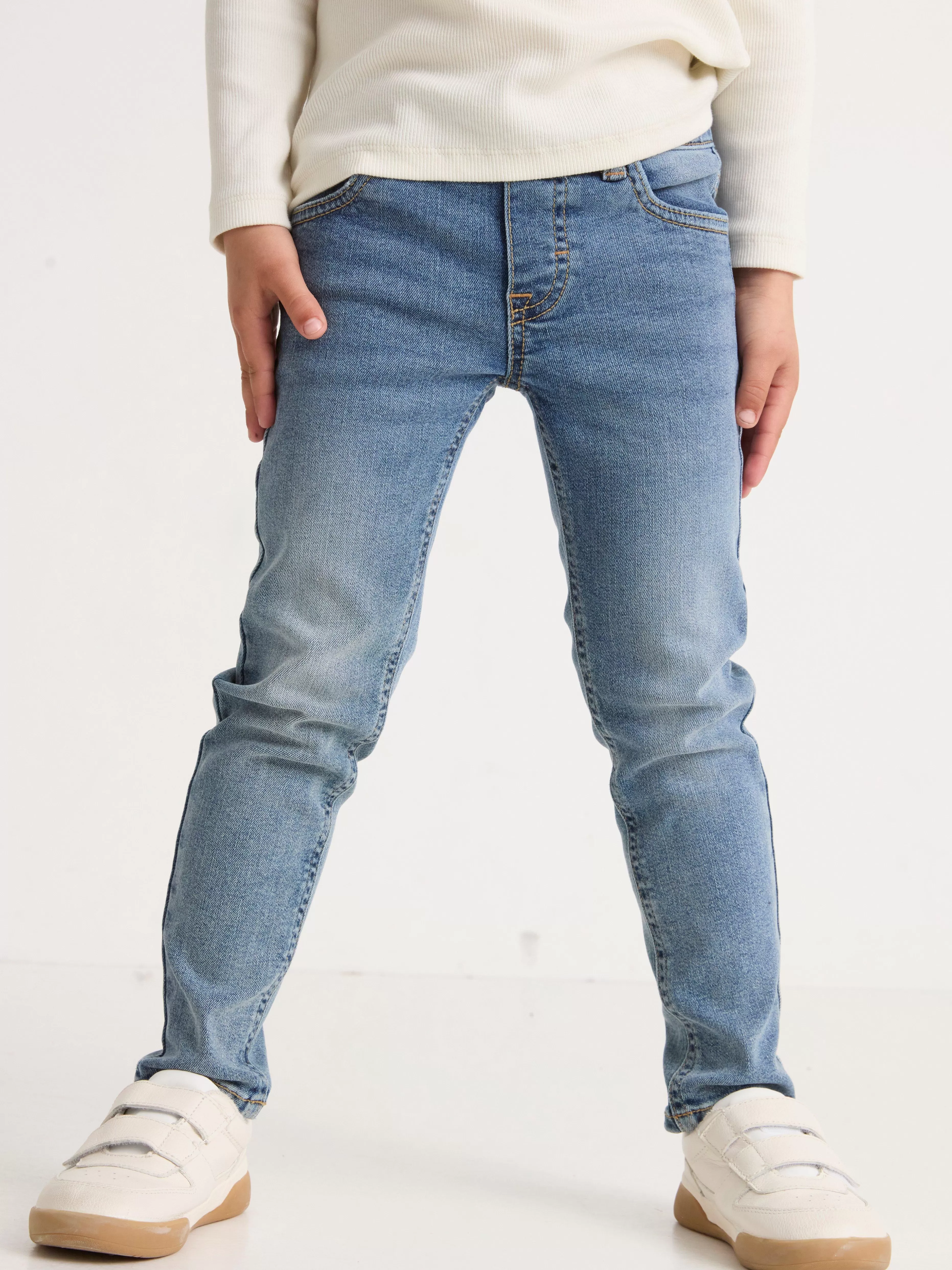 Barn Lindex Sam Superstretchiga Pull-Up-Jeans Med Slim Fit Och Normalhog Midja