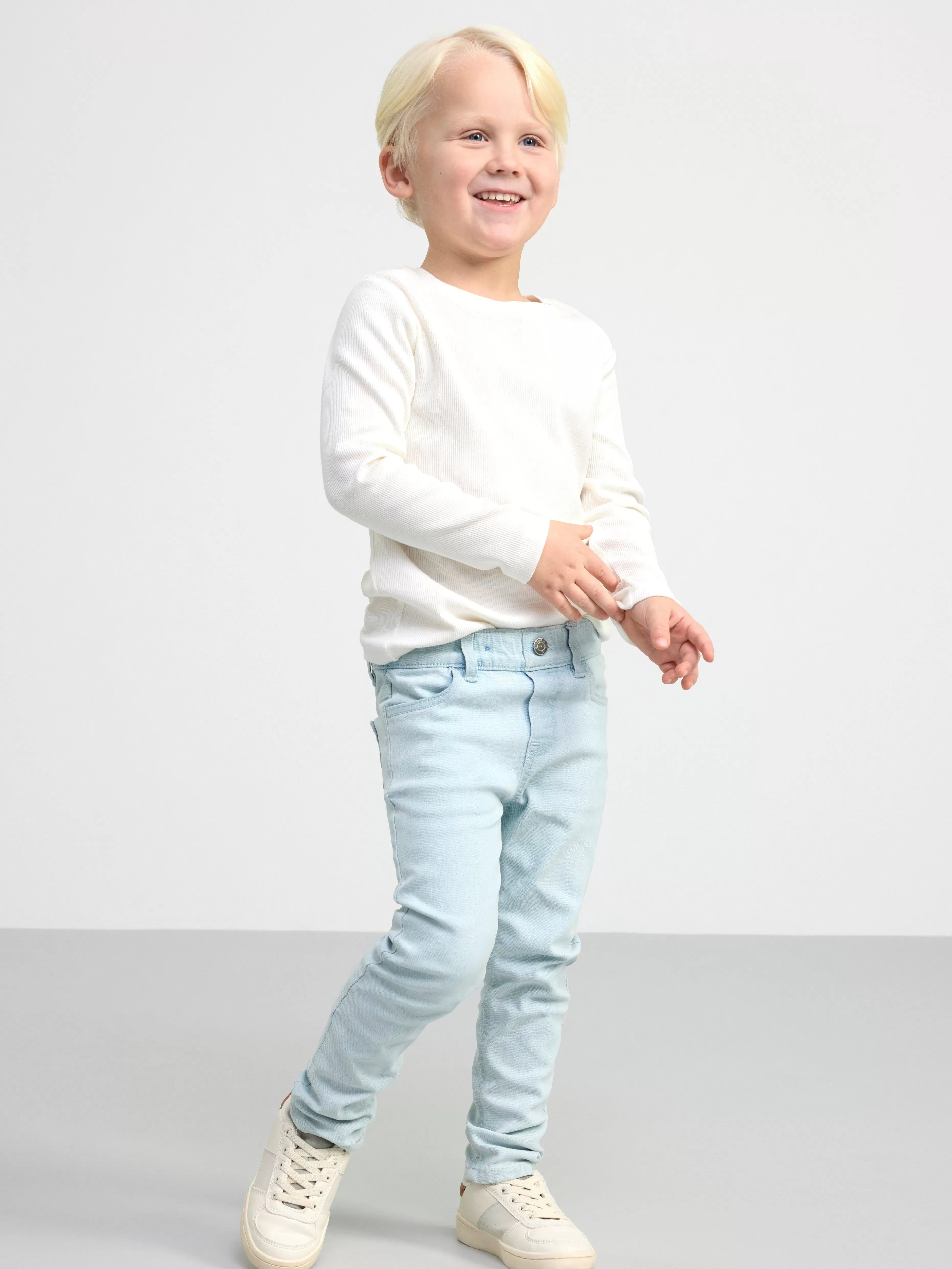 Barn Lindex Sam Superstretchiga Pull-Up-Jeans Med Slim Fit Och Normalhog Midja