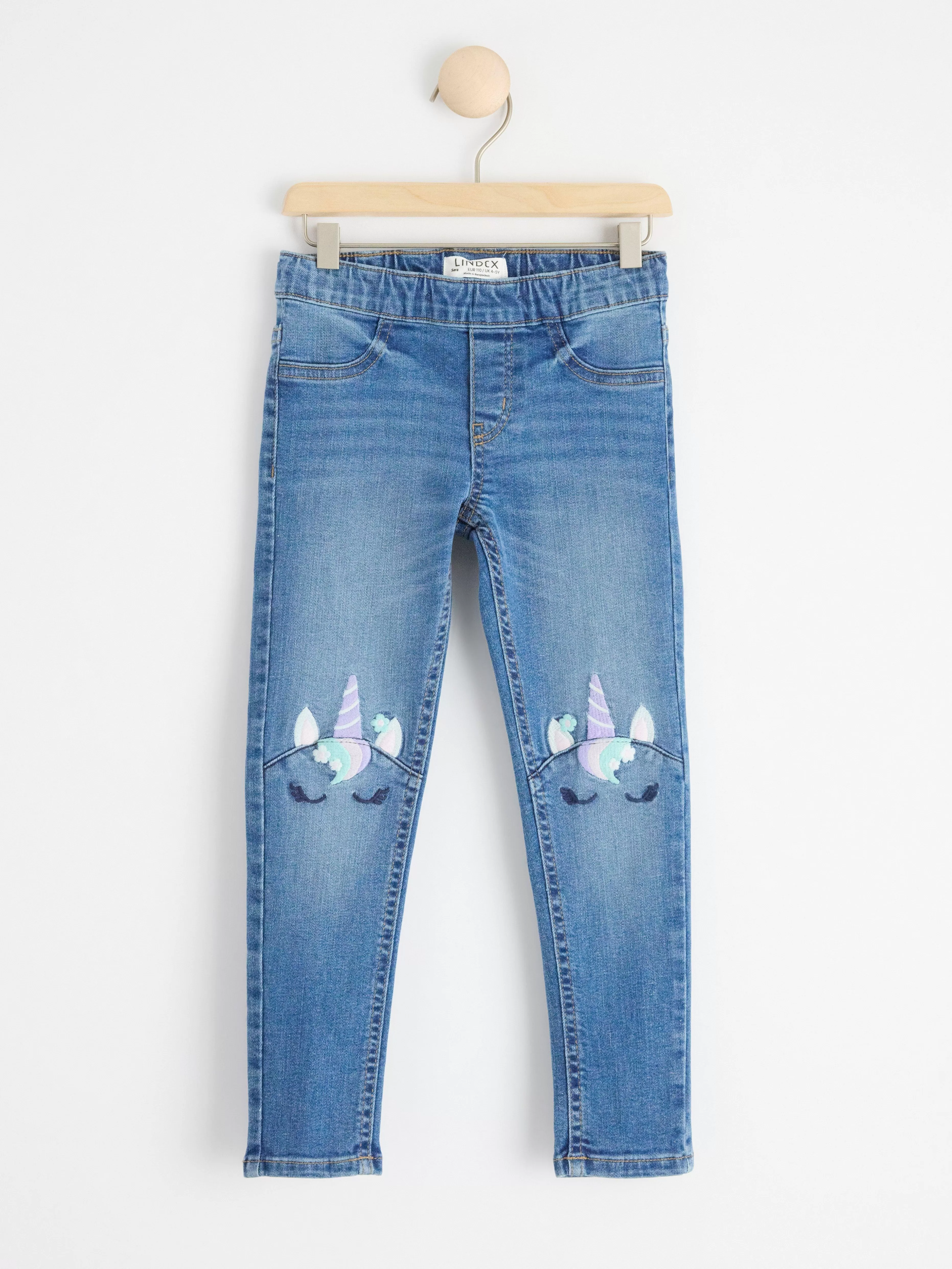 Barn Lindex Sara Slim Jeans Med Normalhog Midja Och Broderier Pa Knana