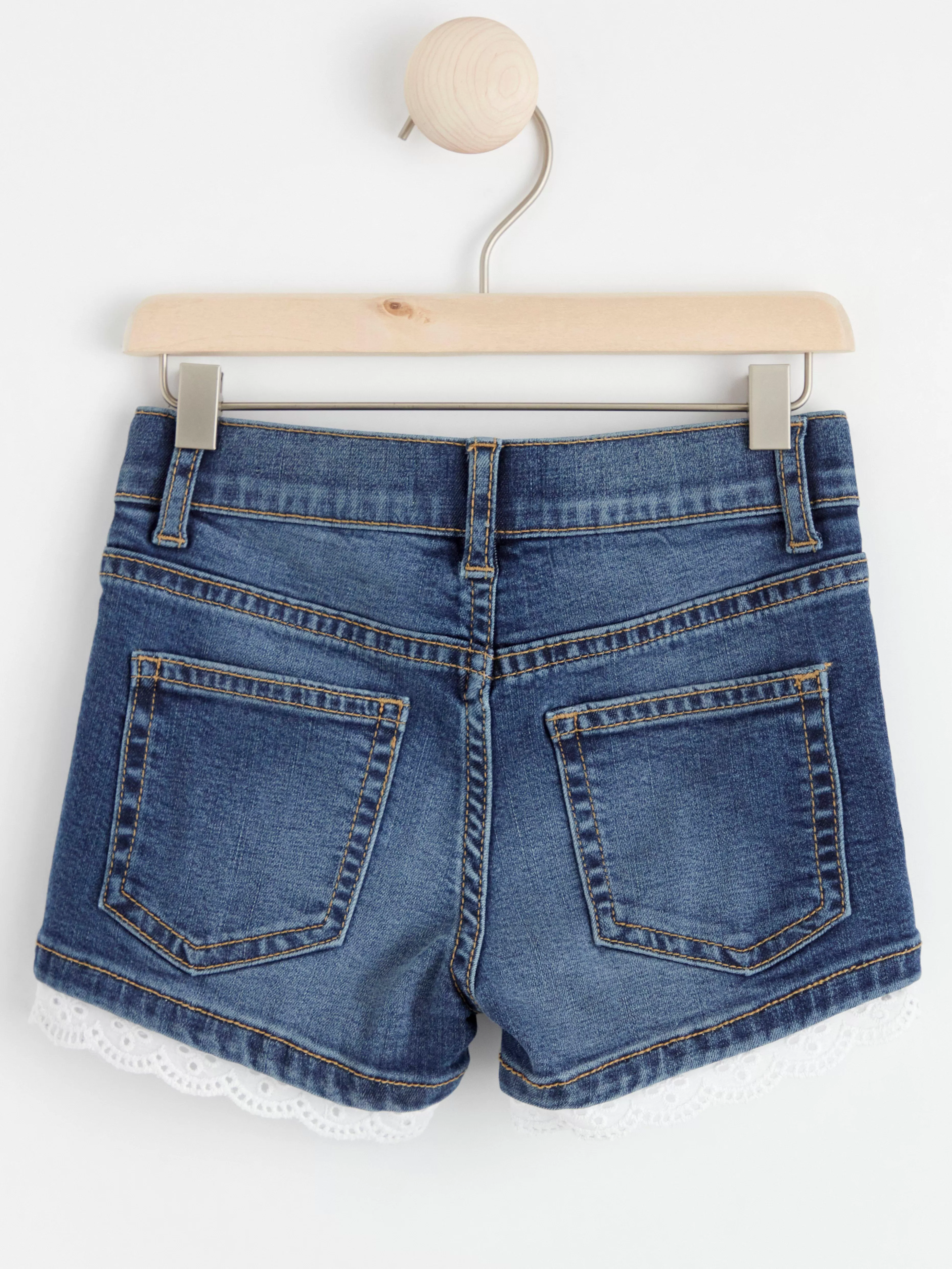 Barn Lindex Sara Slim Jeansshorts Med Normalhog Midja Och Spets