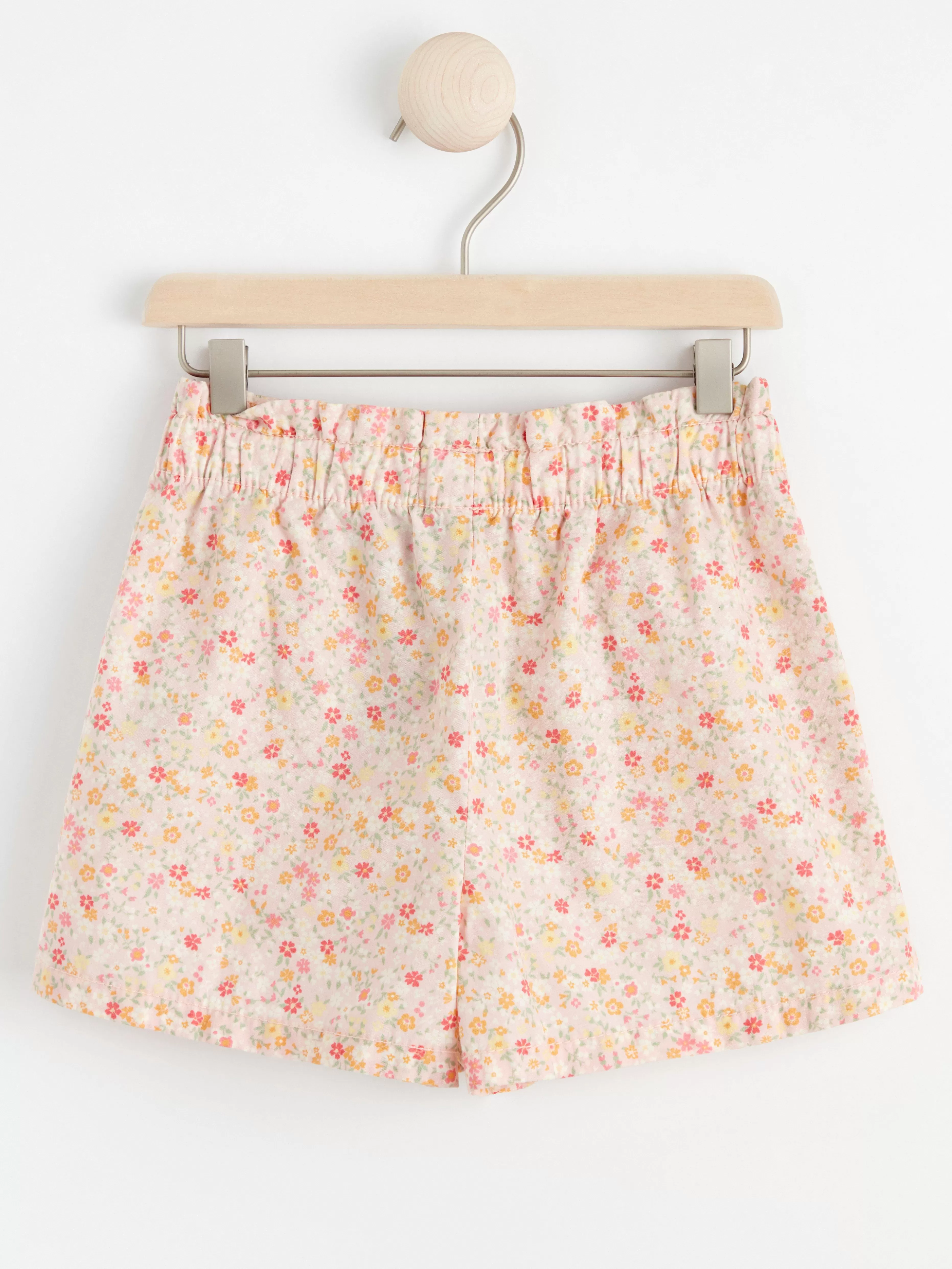 Barn Lindex Shorts Med Hog Midja, Avsmalnade Ben Och Midja I Paperbag-Stil