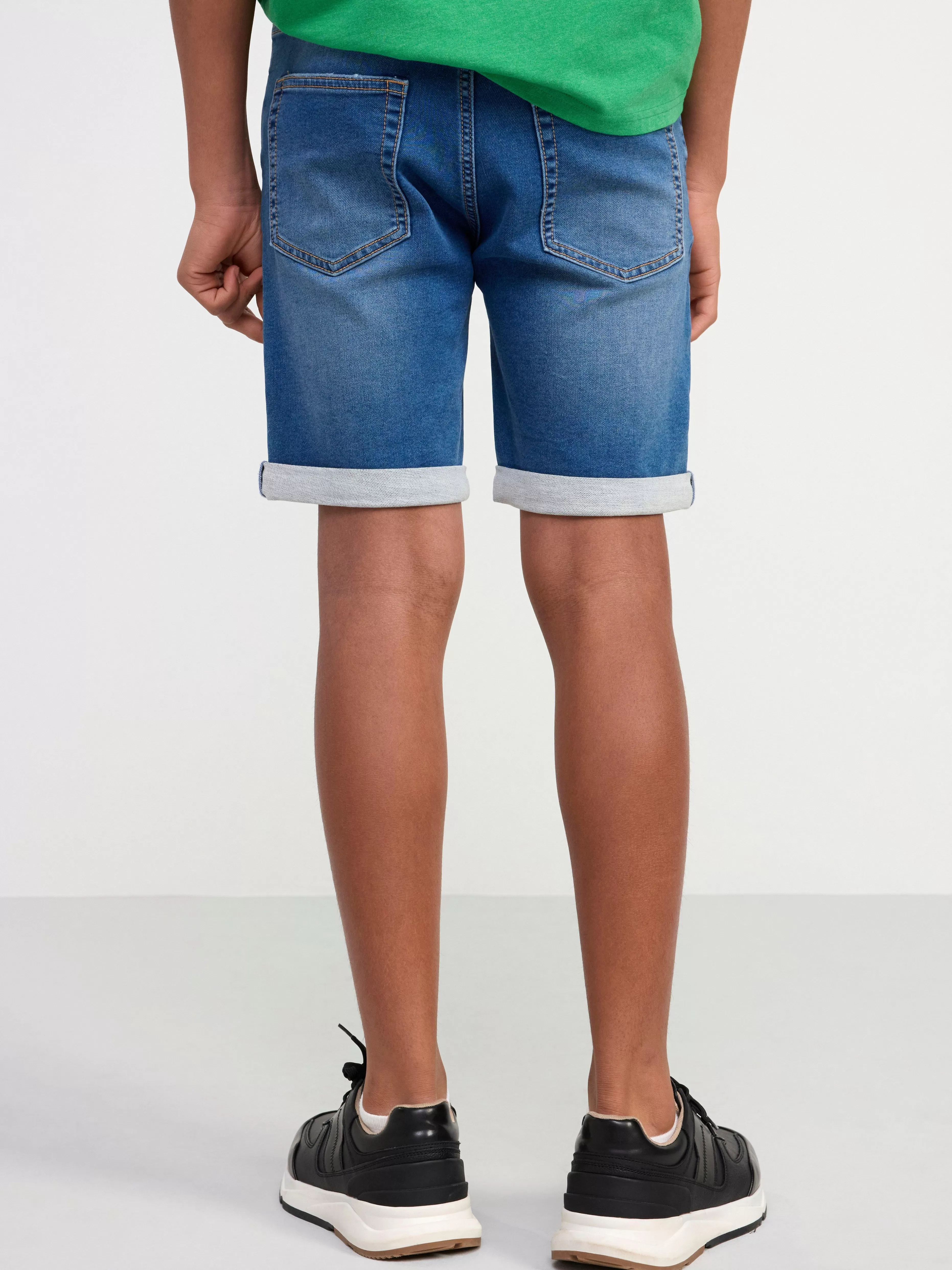 Barn Lindex Staffan Superstretchiga Shorts Med Rakt Ben Och Normalhog Midja