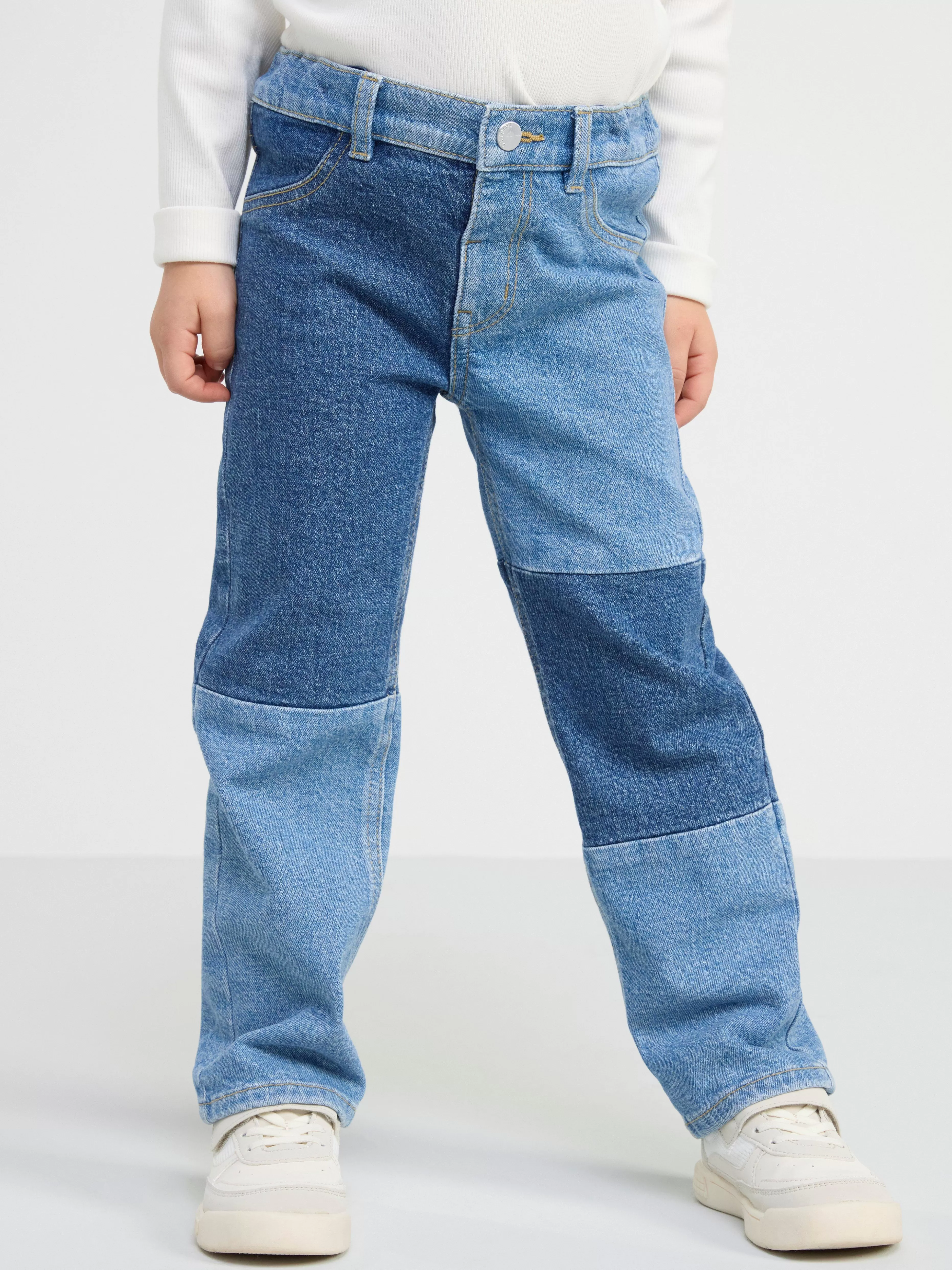 Barn Lindex Stina Jeans Med Rakt Ben, Normalhog Midja Och Lapptacksmonster