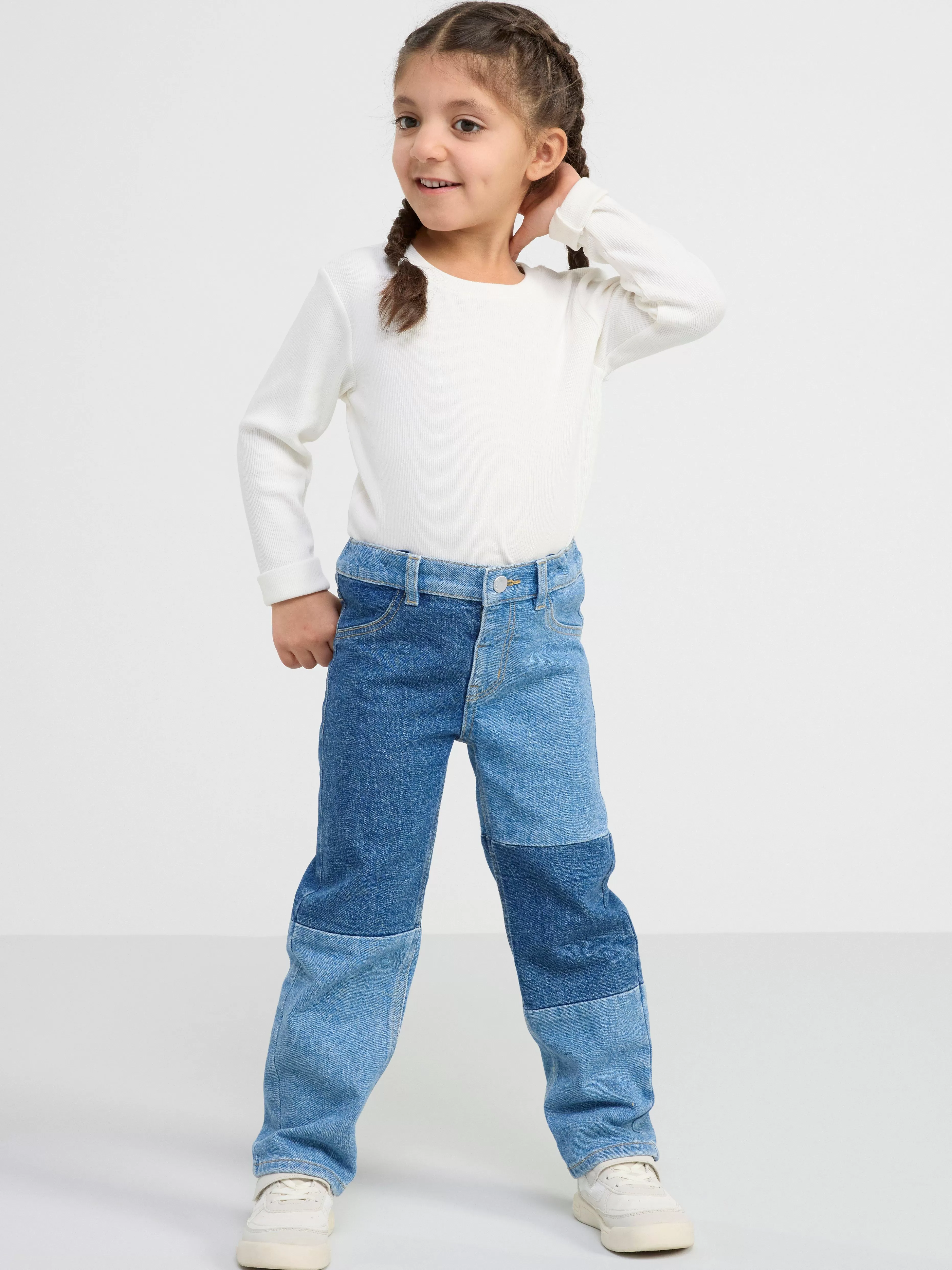 Barn Lindex Stina Jeans Med Rakt Ben, Normalhog Midja Och Lapptacksmonster