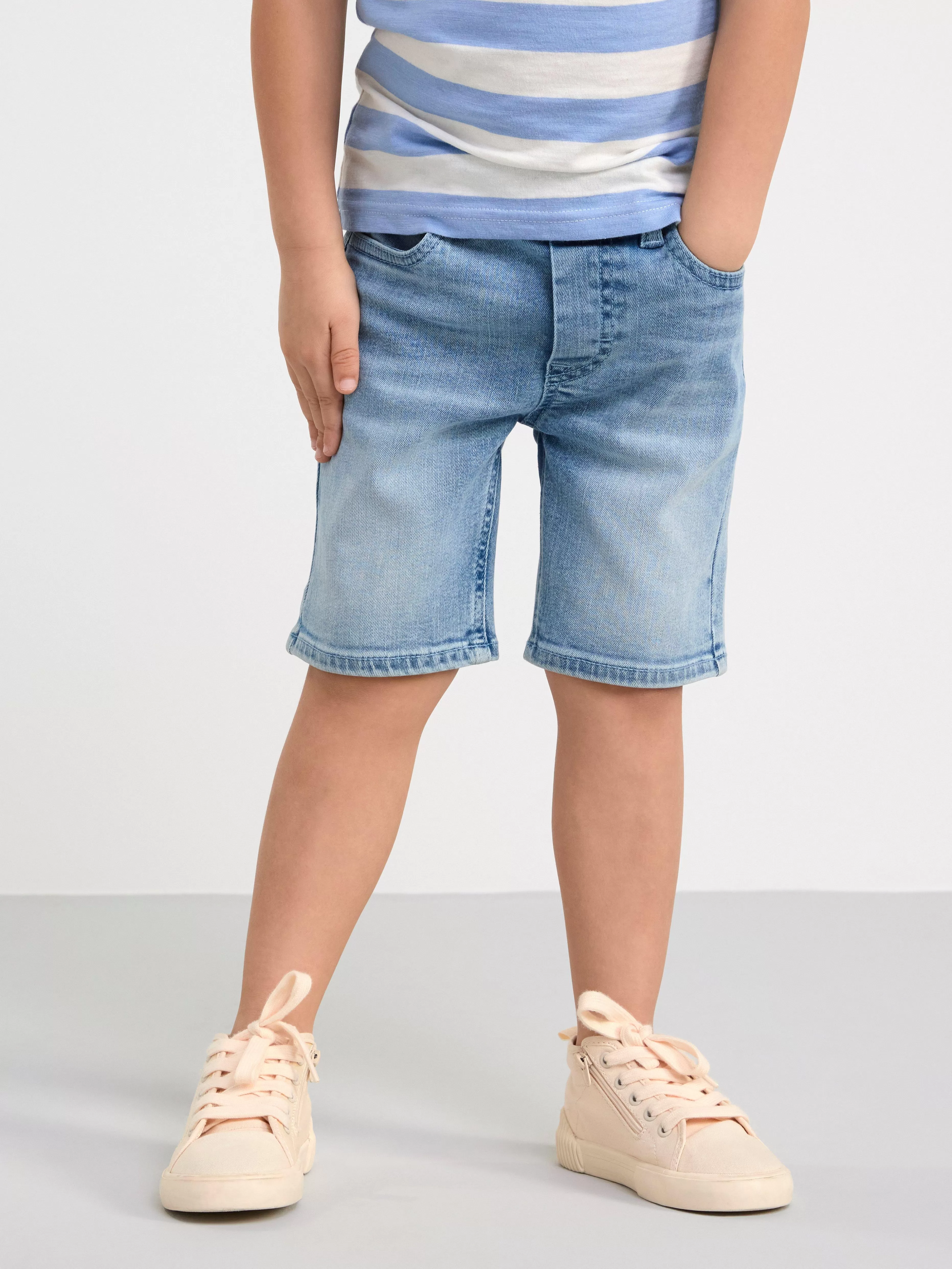 Barn Lindex Sture Pull-Up-Shorts I Denim Med Normalhog Midja Och Rakt Ben