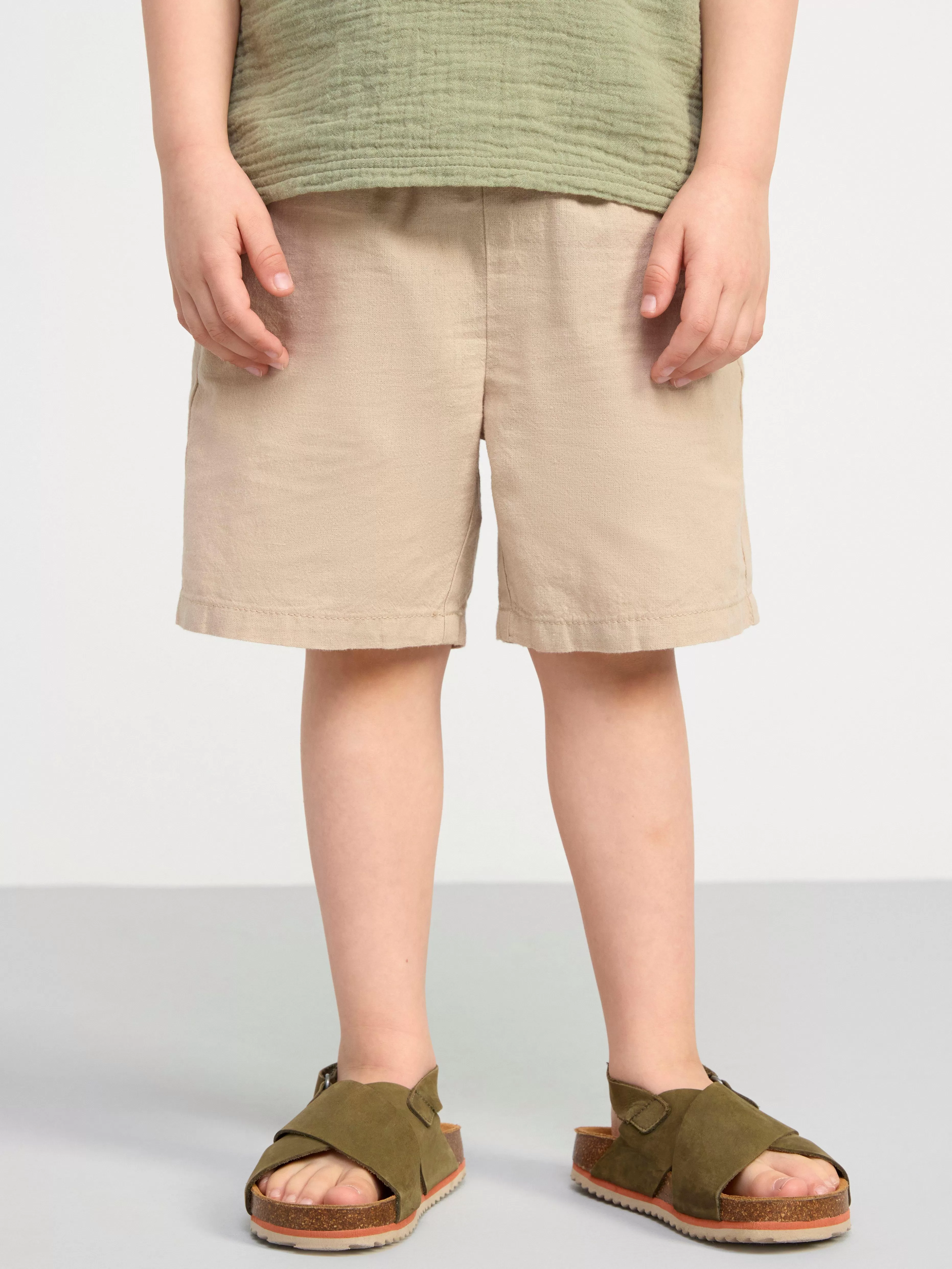 Barn Lindex Sven Shorts Med Normalhog Midja Och Rakt Ben I Linneblandning