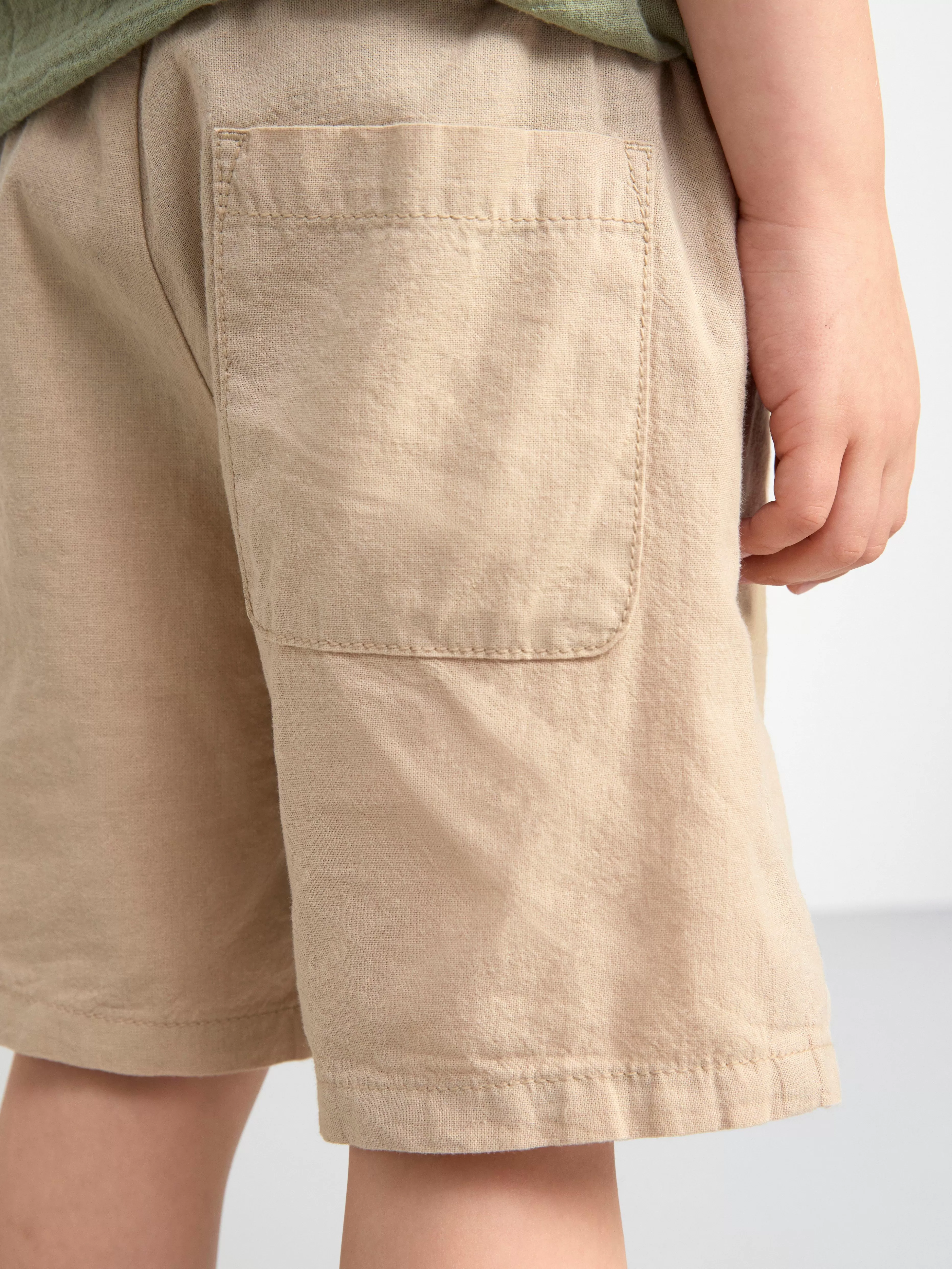 Barn Lindex Sven Shorts Med Normalhog Midja Och Rakt Ben I Linneblandning