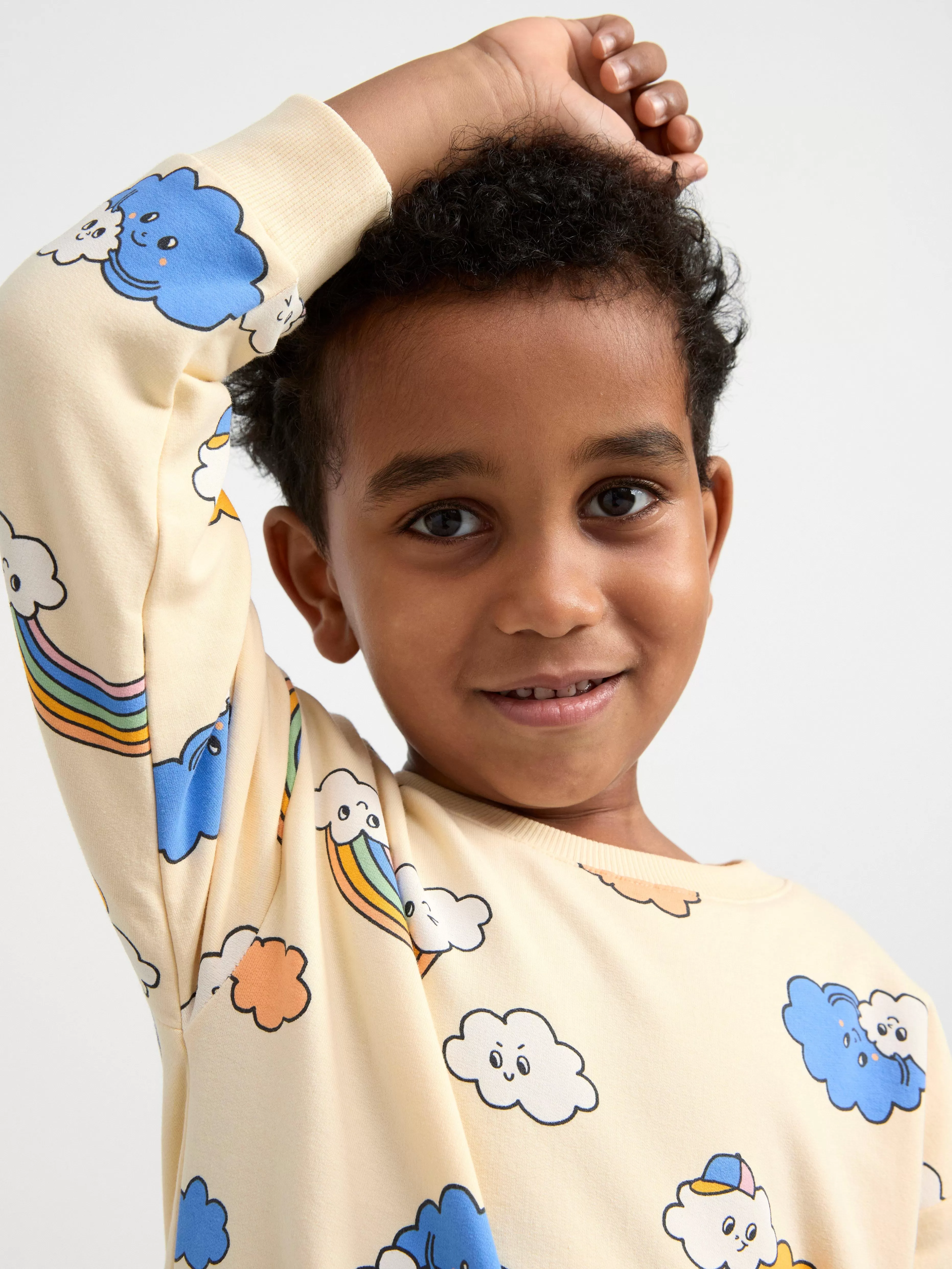 Barn Lindex Sweatshirt Med Regnbagar Och Moln